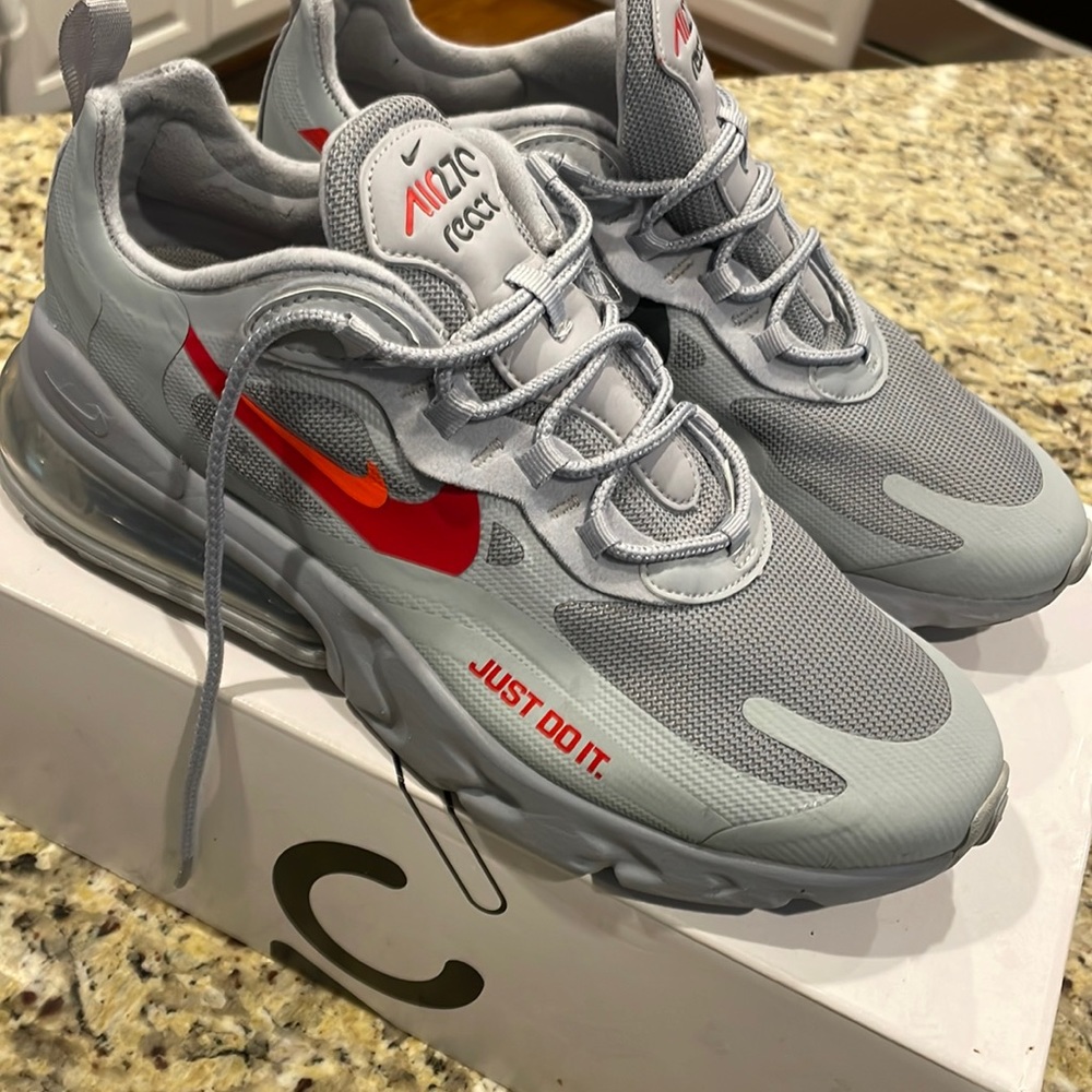 Nike airmax 270 reacts wolf gray